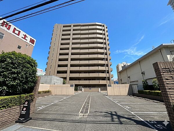 オートロック、防犯カメラ、宅配ボックス付きです。充実の設備・仕様で新生活を快適にスタートできます。