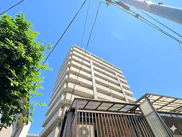 スーパーやコンビニ、ドラッグストアなど徒歩圏内にございます。