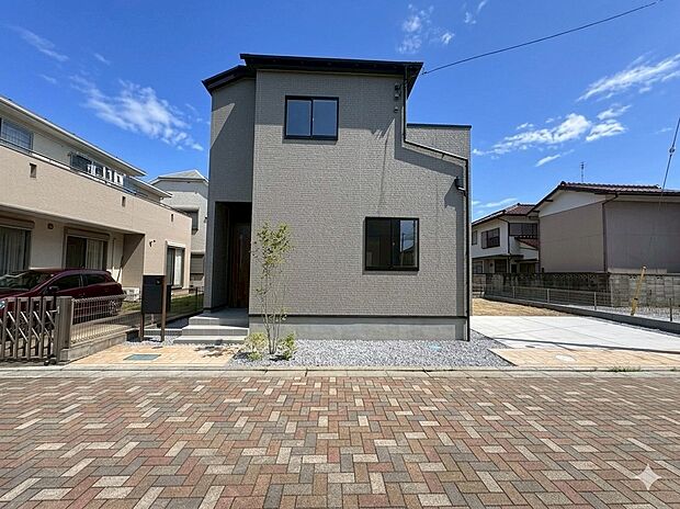 2階は全居室にWICを配置、快適な空間を実現します。