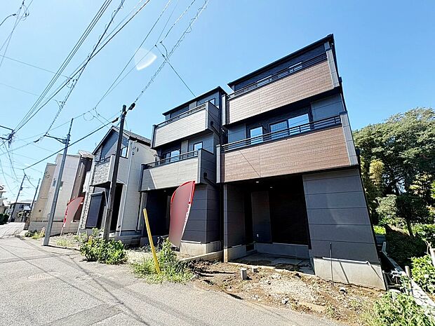 全居室2面採光の4LDK。キッチンからリビング全体を見渡せる設計。(令和8年9月 撮影)