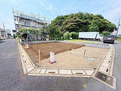 外観:開放感のある角地に面した邸宅。(令和8年6月 撮影) 外観:開放感のある角地に面した邸宅。(令和8年6月 撮影)