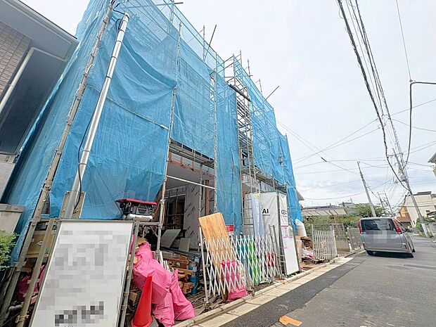 2階と3階にバルコニーを設け、お洗濯物が多い日でも安心です。(令和8年9月撮影)