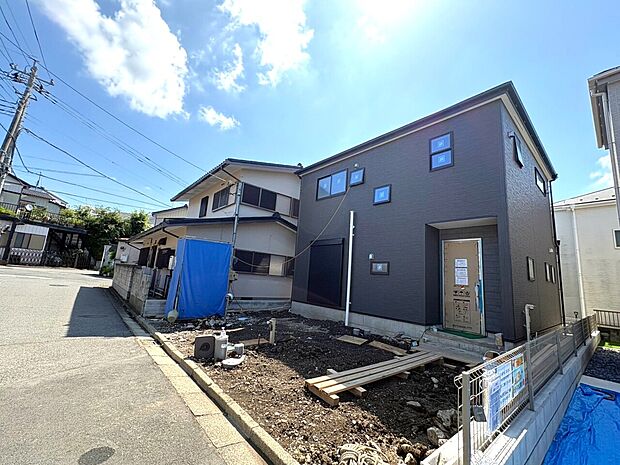スタイリッシュなブラックカラーのお住まいです。(令和8年8月 撮影)