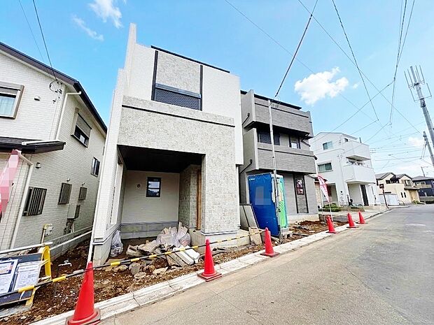 買い物施設まで徒歩圏内で便利な立地。(令和8年9月撮影)