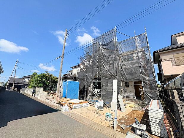 スーパーが徒歩圏内にあり、買い物に便利な住環境。(令和8年8月撮影)