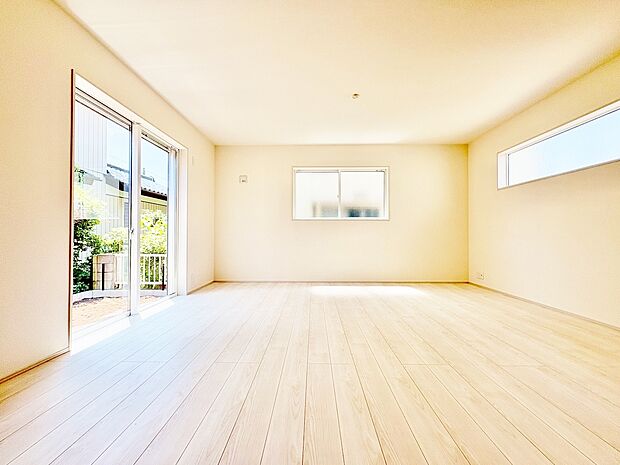 採光良好なこの空間なら、快適に季節の移ろいを感じます。