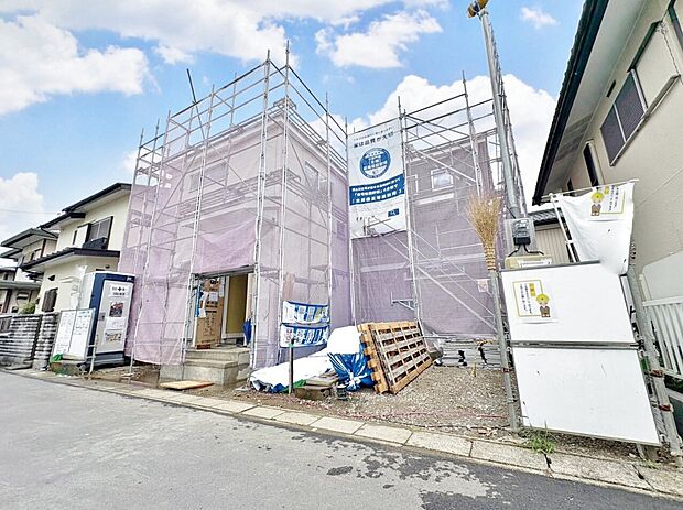 17.7帖のLDKはどこにいても各方面に視線が抜けて開放的な造り。(令和8年6月 撮影)