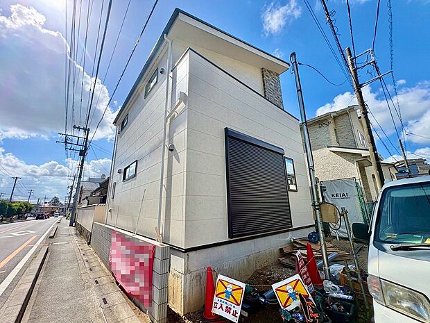 20帖のLDKには床暖房が設置され楽しい時間をより快適にしてくれます。(令和8年8月撮影)