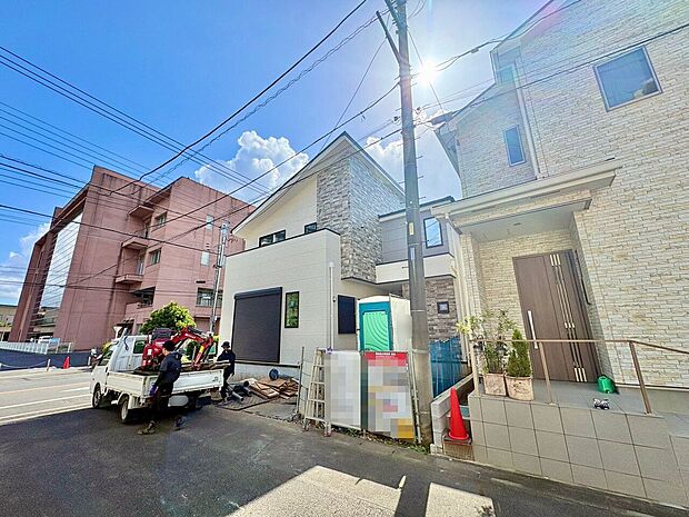 個性を主張しつつも、知性と品格を感じさせる佇まい。(令和8年8月撮影)