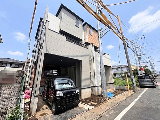 南側公道に面し陽当り良好なお住まいです。(令和8年10月撮影)