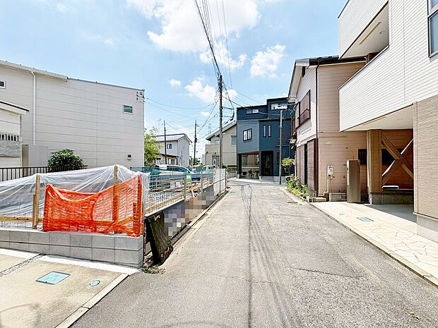 ルーフバルコニーは家族の憩いの場として、贅沢な時間を楽しめます。(令和8年7月撮影)