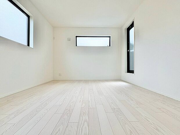 2階は全居室6帖以上、各お部屋にしっかりと収納スペースを設けてあります。