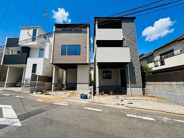 リビングには床暖房を完備しました。寒い季節も足元からぽかぽかです。(令和8年8月撮影)