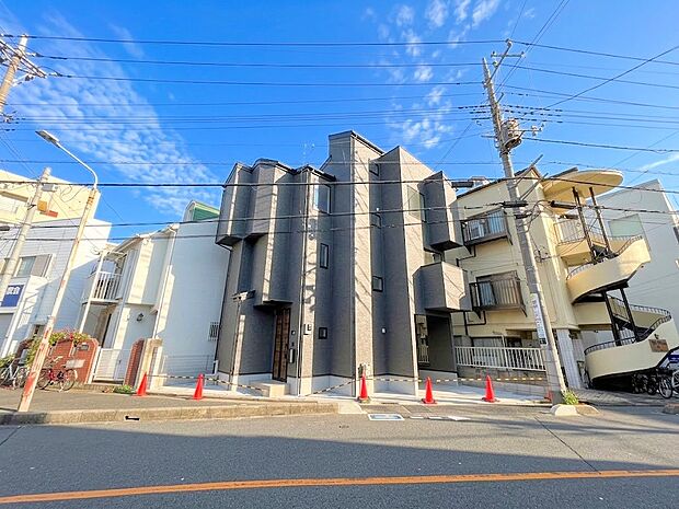 与野駅まで徒歩5分、与野本町駅まで徒歩15分の立地です。