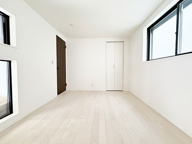 季節ごとに壁飾りや家具の配置を変えて楽しんでみませんか。