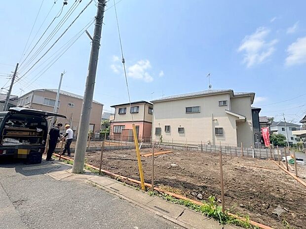 自然と家族のコミュニケーションが生まれるリビングイン階段を採用。(令和8年7月撮影)
