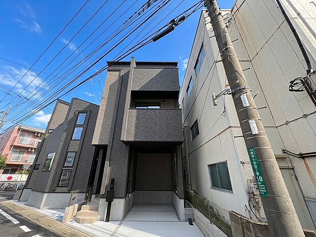 南鳩ヶ谷駅まで徒歩6分、スーパーやコンビが近く買い物も便利。