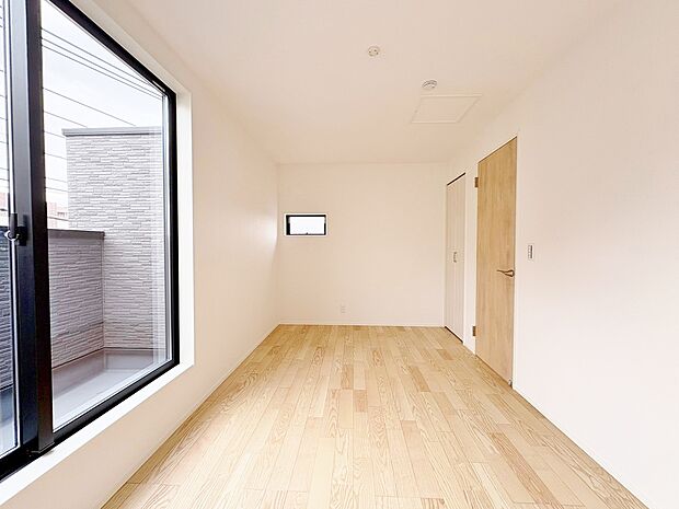 室内に豊かな陽光が注ぎ込み、さわやかな住空間を演出しています。