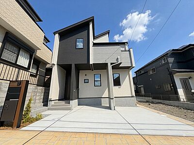 外観:【1号棟】道路に面した手前のお住まい。整然とした街並みが魅力の区画整理完了地。 外観:【1号棟】道路に面した手前のお住まい。整然とした街並みが魅力の区画整理完了地。
