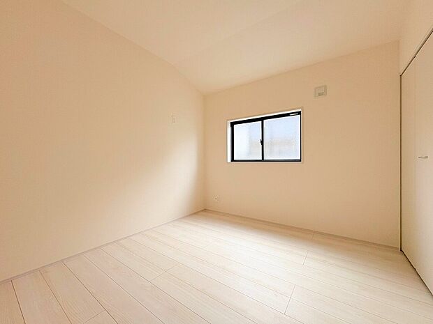 心から寛げる寝室で心地よいひと時を楽しめます。