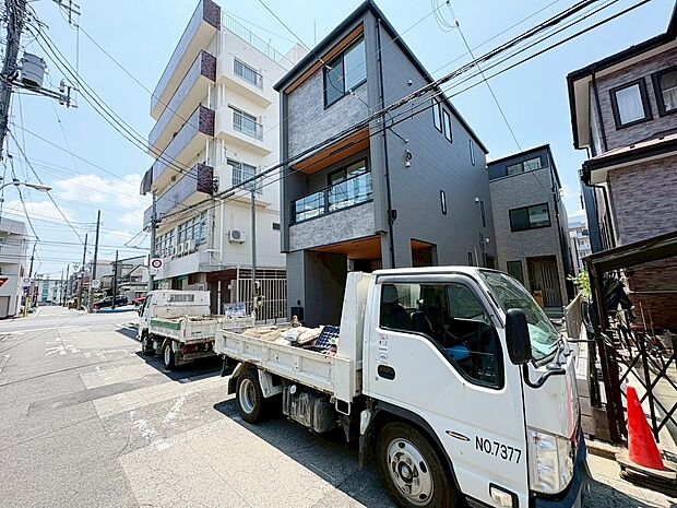 街並み全体へのデザインの拘りはきっとご満足いただけるはず。(令和8年7月撮影)