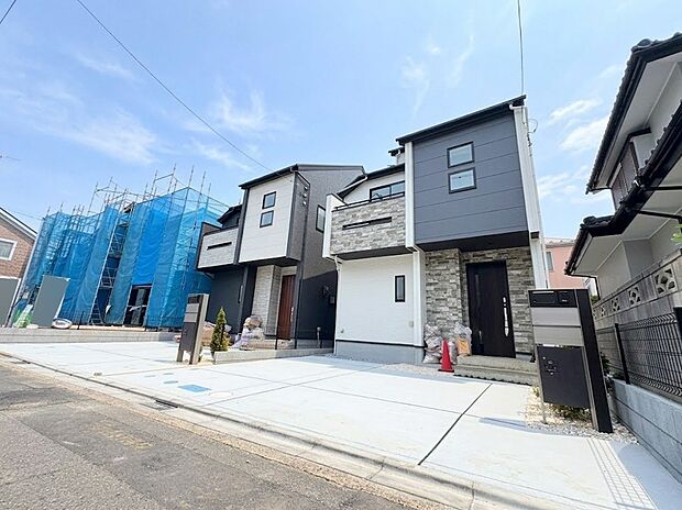 キッチンそばに洗面所、浴室を集めた無駄のないコンパクトな家事動線を確保。(令和8年7月撮影)