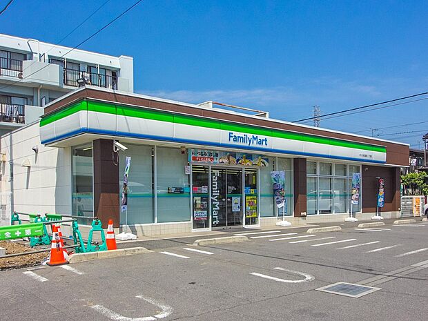 ファミリーマートさいたま日進町二丁目店まで約550m
