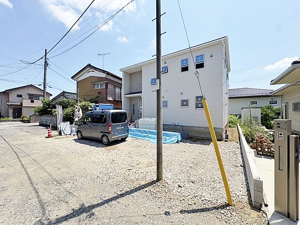 ちょっとした雨なら防げるインナーバルコニーを採用。(令和8年7月撮影)
