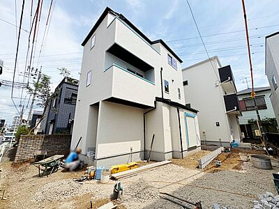外観:【2号棟】奥が当物件。大宮公園駅まで徒歩9分の立地です。(令和8年8月撮影) 外観:【2号棟】奥が当物件。大宮公園駅まで徒歩9分の立地です。(令和8年8月撮影)