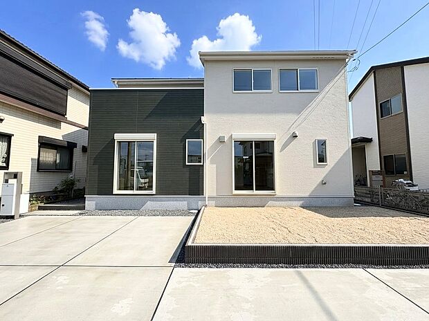 全室南東向きの陽当りの良いお住まい。ゆったりとした4LDKの間取りです。