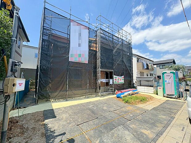 小学校まで徒歩9分、中学校まで徒歩2分でお子様の通学も安心です。(令和8年7月撮影)