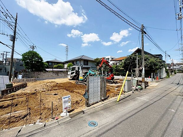 2階LDKは明るく照らすことのできるバルコニーに面した空間。(令和8年7月撮影)