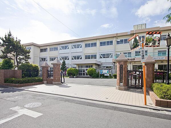 西浦和小学校まで約450m