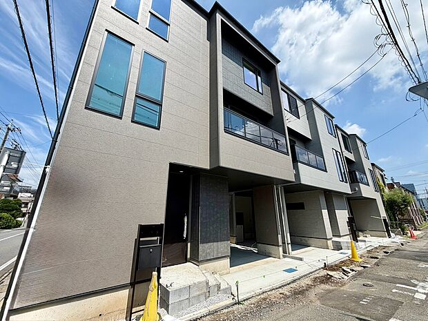 室内には豊かな陽光が注ぎ込み、爽やかな住空間を演出。