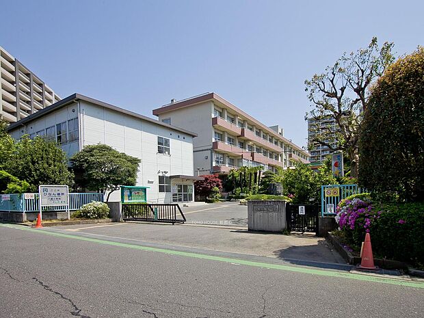 与野八幡小学校まで約500m