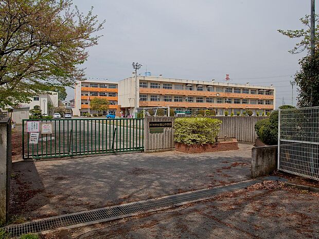 桜山中学校まで約1360m