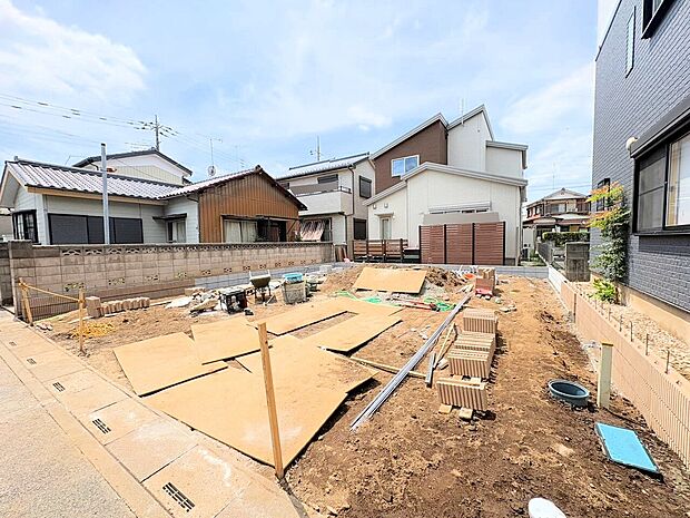 太陽光パネル・地震に強い制震ダンパー標準装備です。(令和8年7月撮影)
