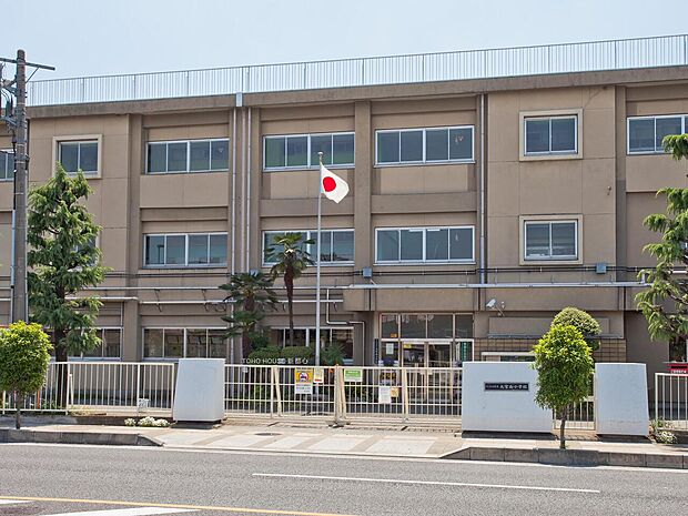 大宮南小学校まで約1500m