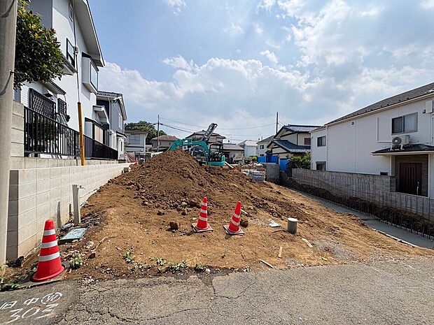 小・中学校まで徒歩10分圏内で通学も安心です。自然を身近に感じられる住環境。(令和8年7月撮影)