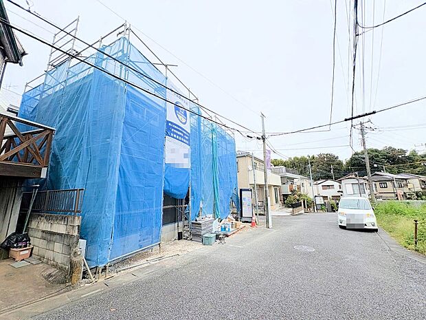 間口が広く駐車場がゆったりと取れる設計を採用しました。(令和8年10月撮影)