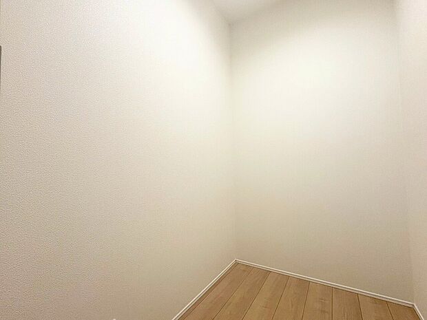 多用途にお使いいただけるお部屋です。