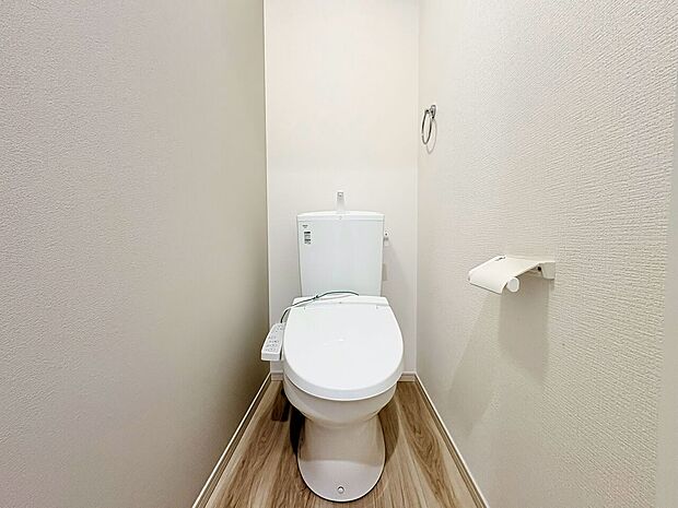 クロスと床の組み合わせがお洒落なトイレスペース。