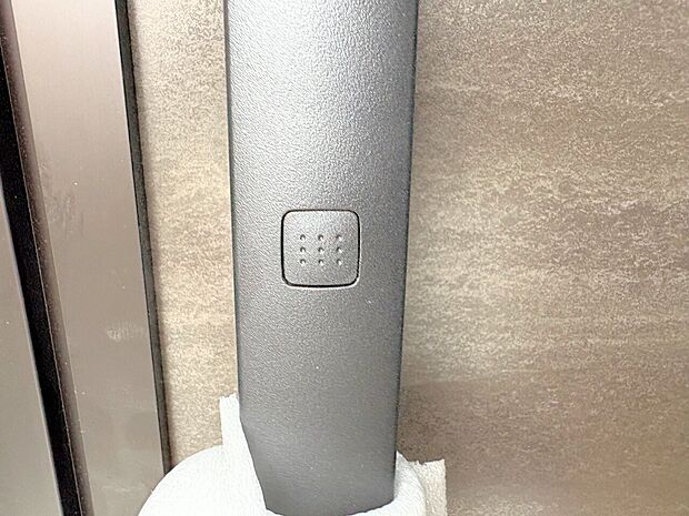 玄関はスマートコントロールキーを採用。