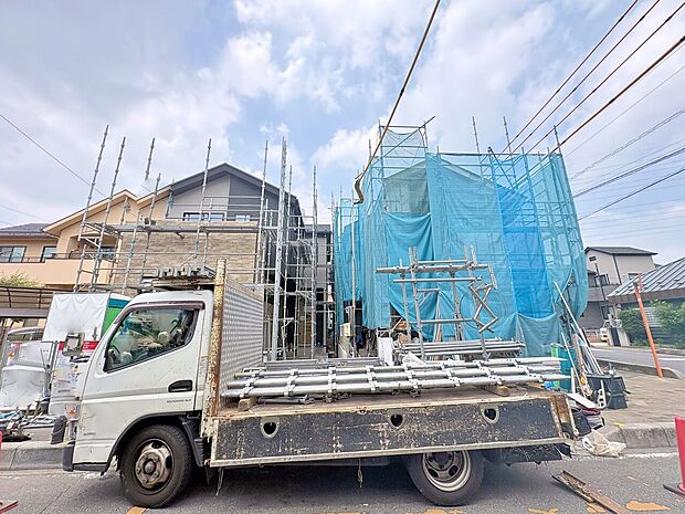 17帖以上のLDKは折上天井で洗練された空間を演出。(令和8年7月撮影)