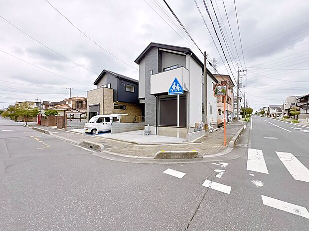 17帖以上のLDKは折上天井で洗練された空間を演出。(令和8年9月撮影)