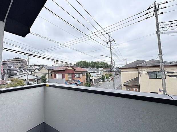 たくさんの日差しと風を受け洗濯物もすぐに乾きそう。