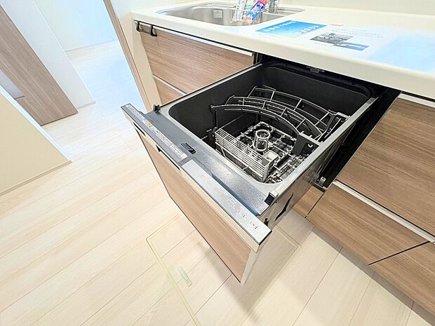 食洗機付きのシステムキッチンは使いやすくお手入れもラクラク。