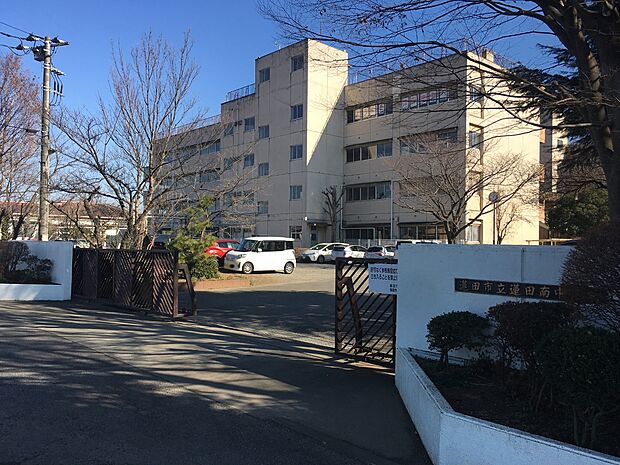 蓮田南中学校まで約1200m