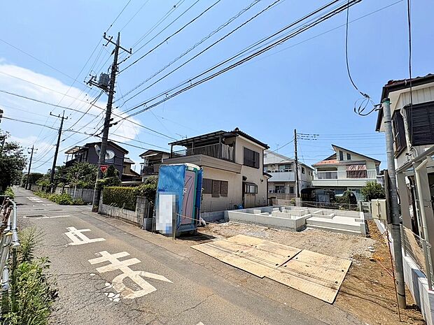 敷地内に2台分のカースペースを確保いたしました。(車種による)(令和8年7月撮影)