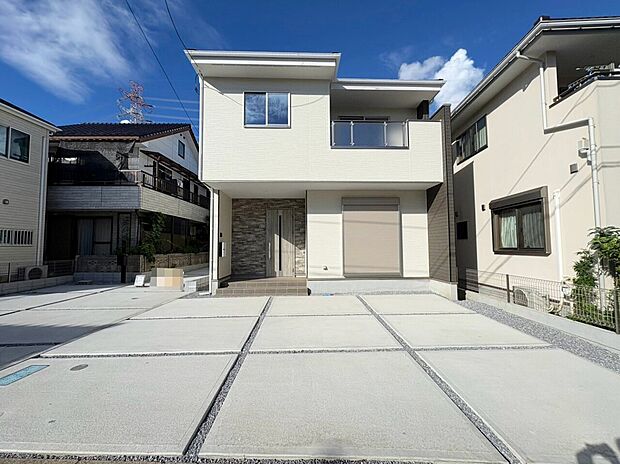 土地面積は35坪以上、スーパーやコンビニが徒歩6分圏内にあり買い物に便利です。